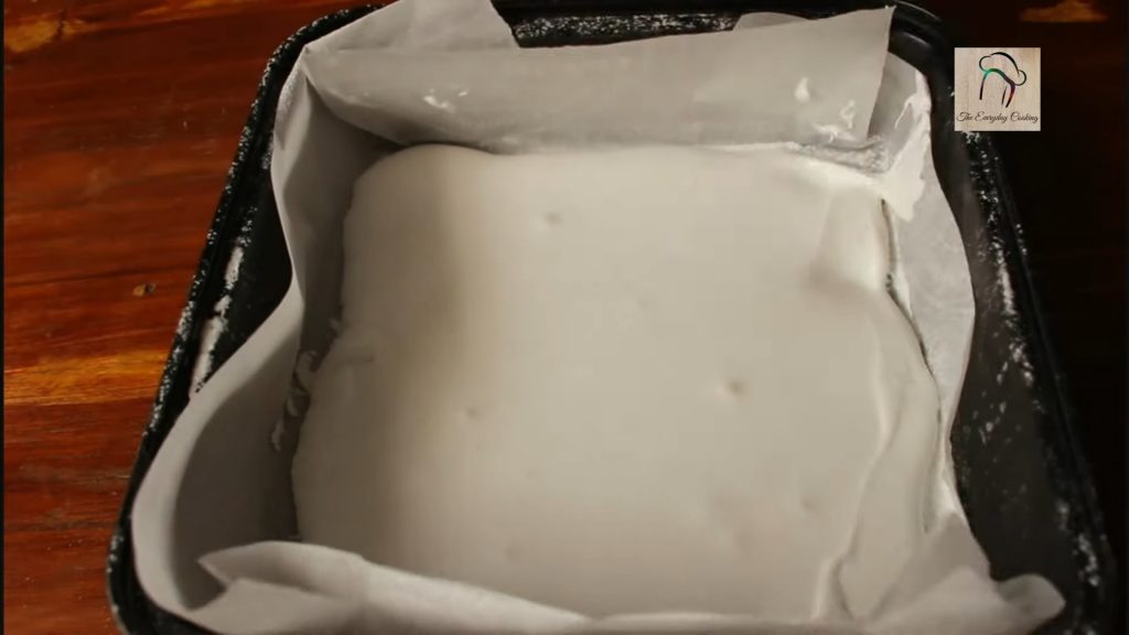 spread marshmallow evenly in a try